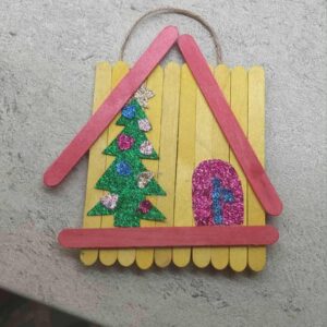 Χειροποίητο Κρεμαστό Χριστουγεννιάτικο Δέντρο σε Σπιτάκι
