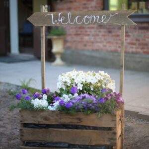 Ξύλινη Rustic Ζαρντινιέρα Εισόδου με Πινακίδα "Welcome"